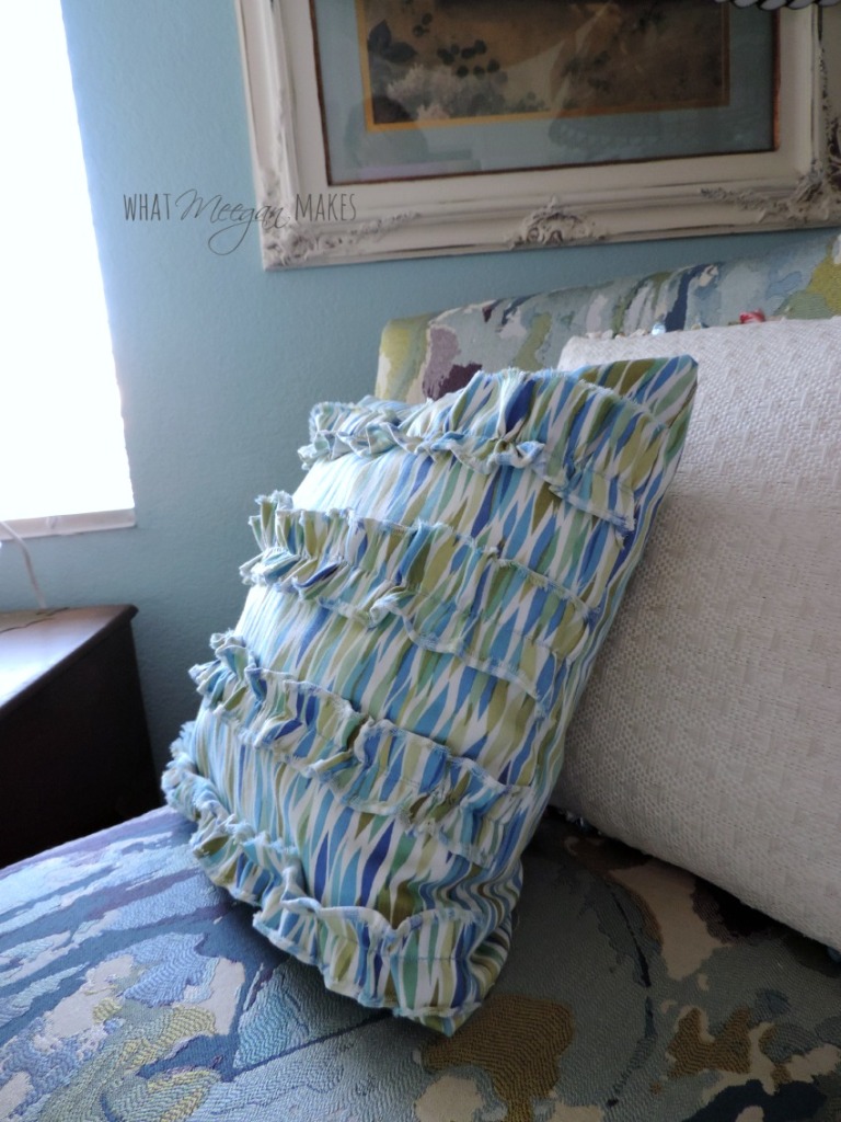 How to sew a Ruffled Pillow