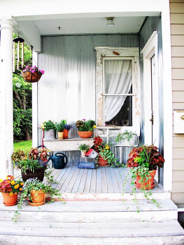 RMS-robinelise_shabby-porch-container-garden_s3x4_lg