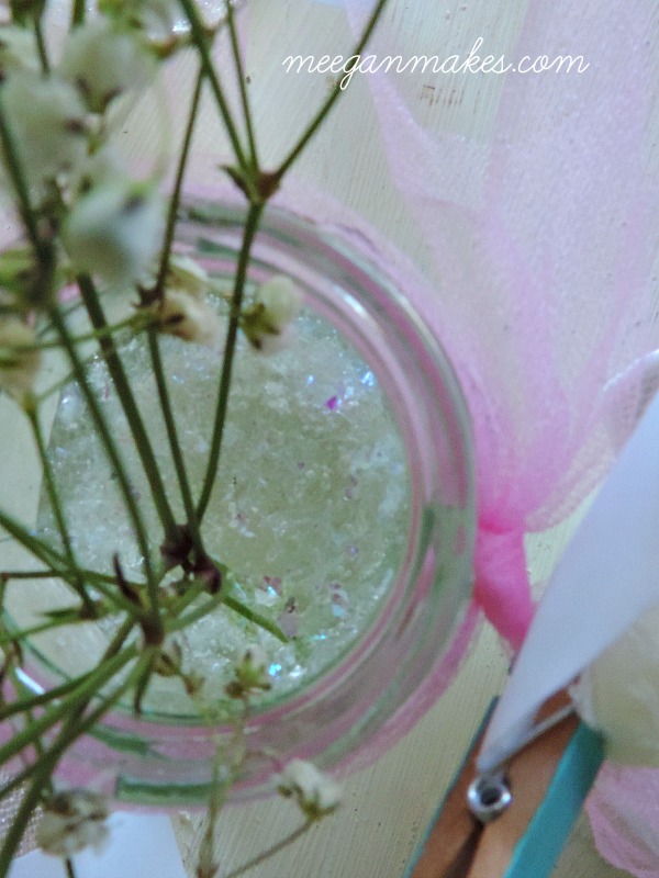 Glitter in vase. Such a great idea. Gonna try it.