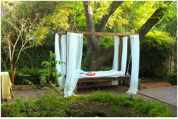 How-to-build-an-outdoor-swinging-bed