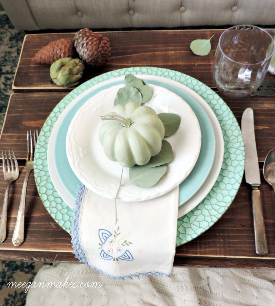 thanksgiving-blue-and-green-tablescape